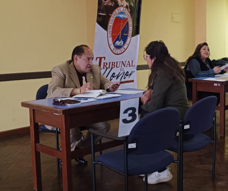 Sesión en Tribunal de Honor